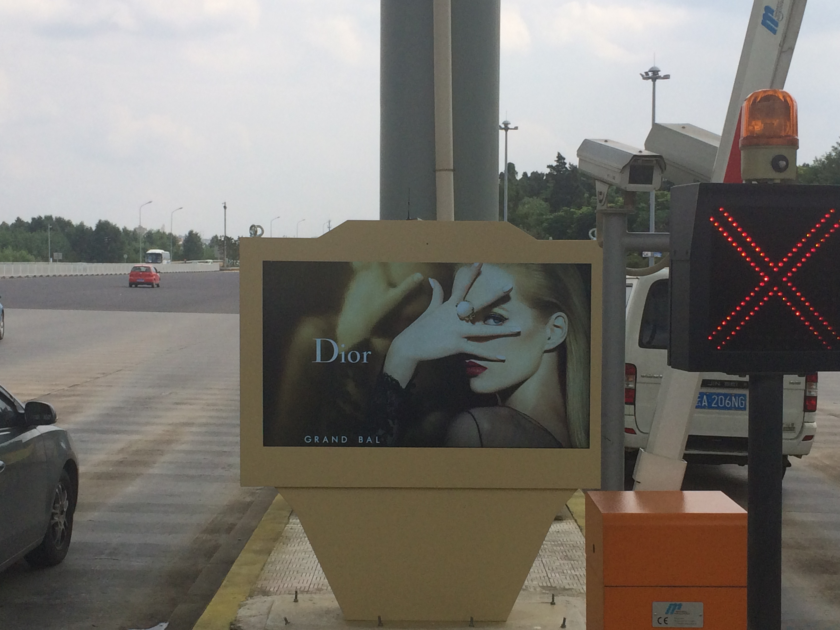 Outdoor LCD Display Advertising Player Solution For Highway Toll Station 