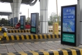 1500 nits floorstand outdoor digital signage totem in highway toll station