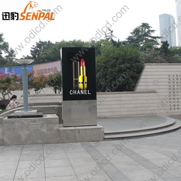  WHY USE OUTDOOR ADVERTISING?